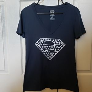 Superman shirt with stars in logo size L
